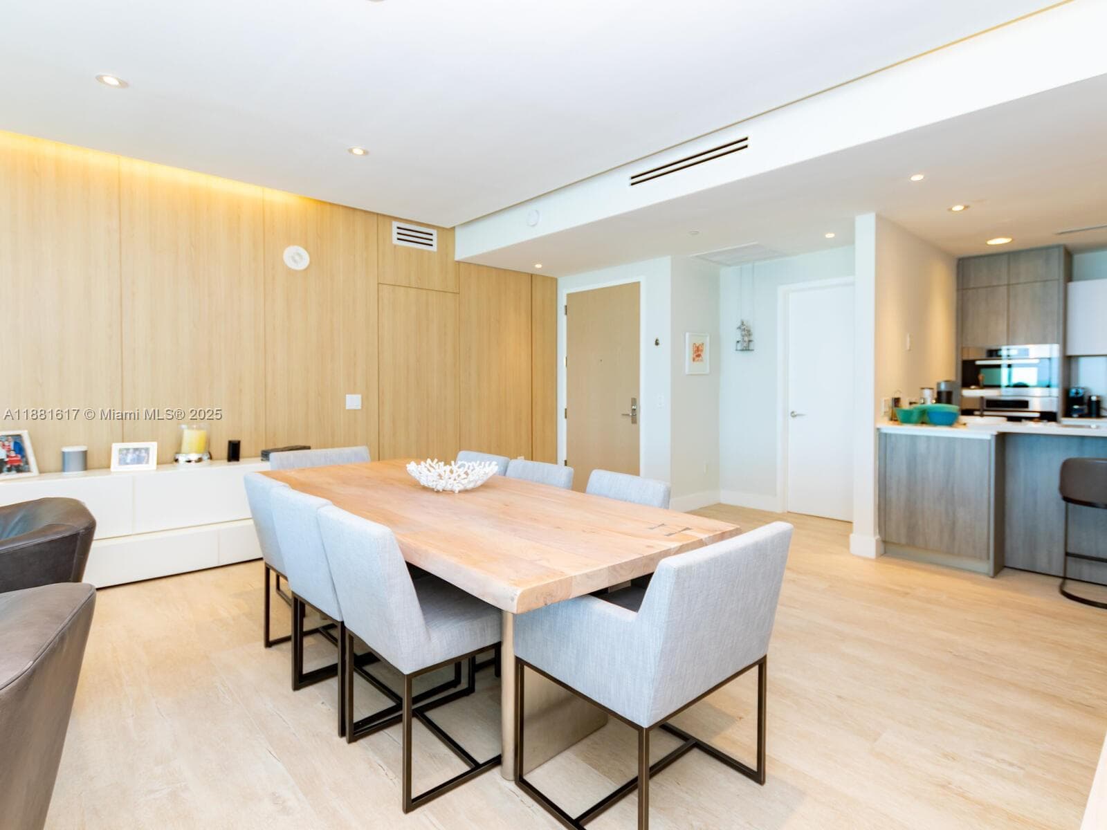 360 Ocean Dr 304S photo 8