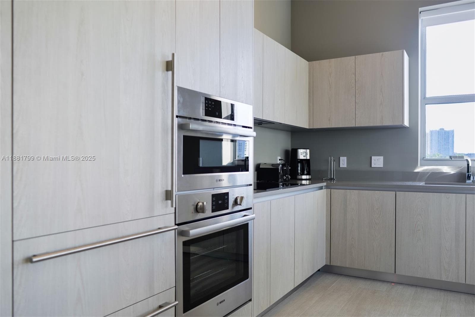 4010 Ocean Dr R302 photo 9