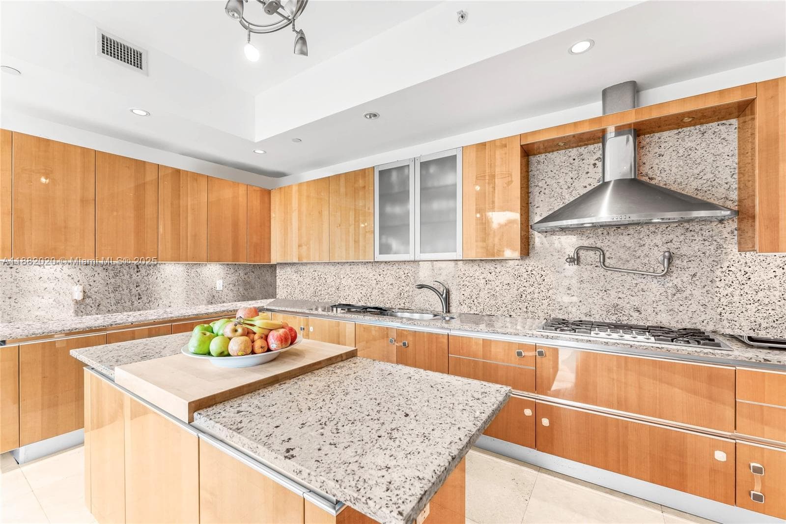 16047 Collins Ave 404 photo 10