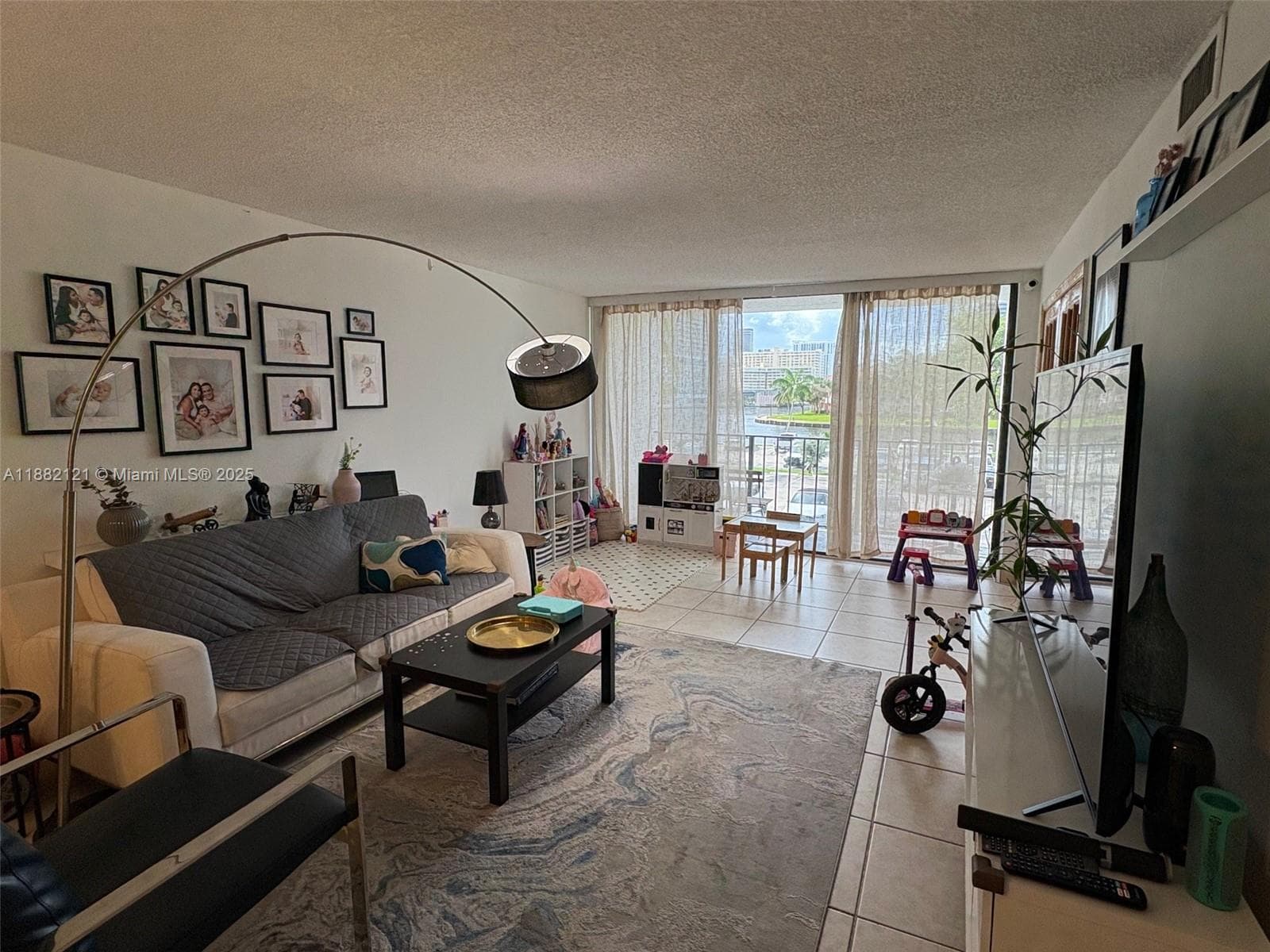 200 Leslie Dr 228 photo 2