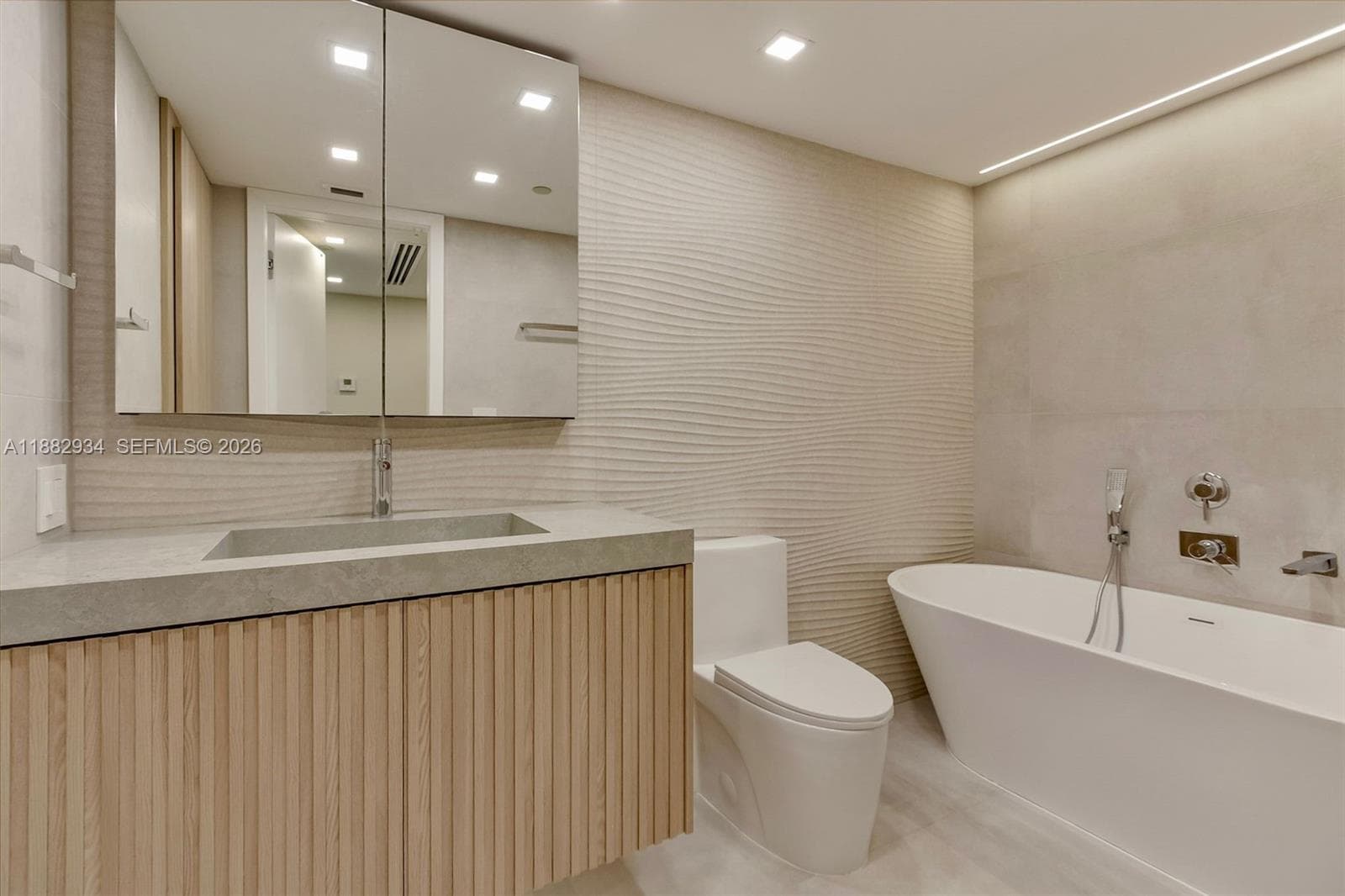 1455 Ocean Dr 811 photo 4