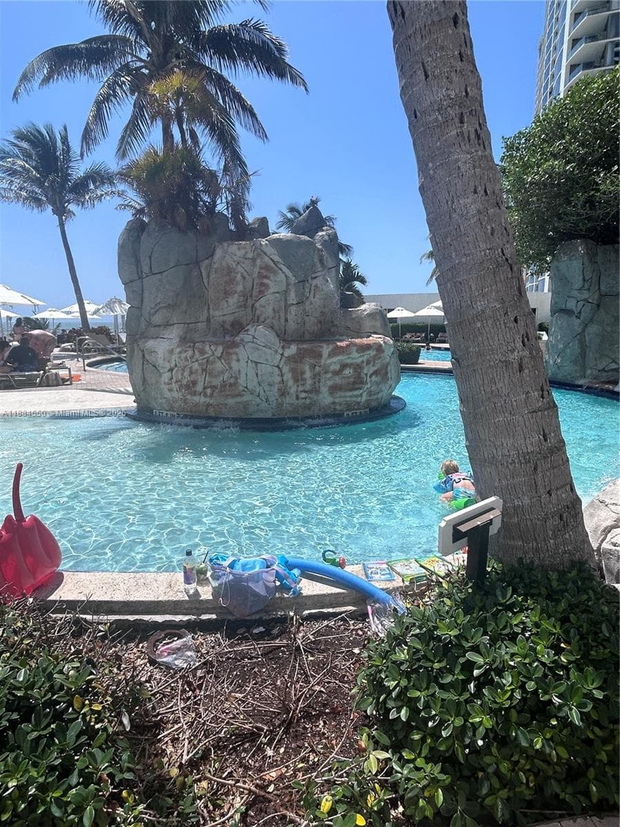 18001 Collins Ave 2206 photo 3