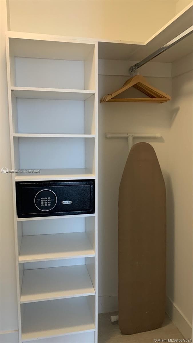 4010 Ocean Dr R401 photo 17