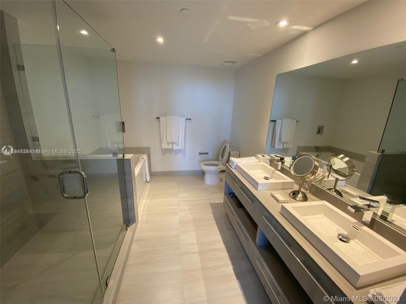 4010 Ocean Dr R401 photo 15