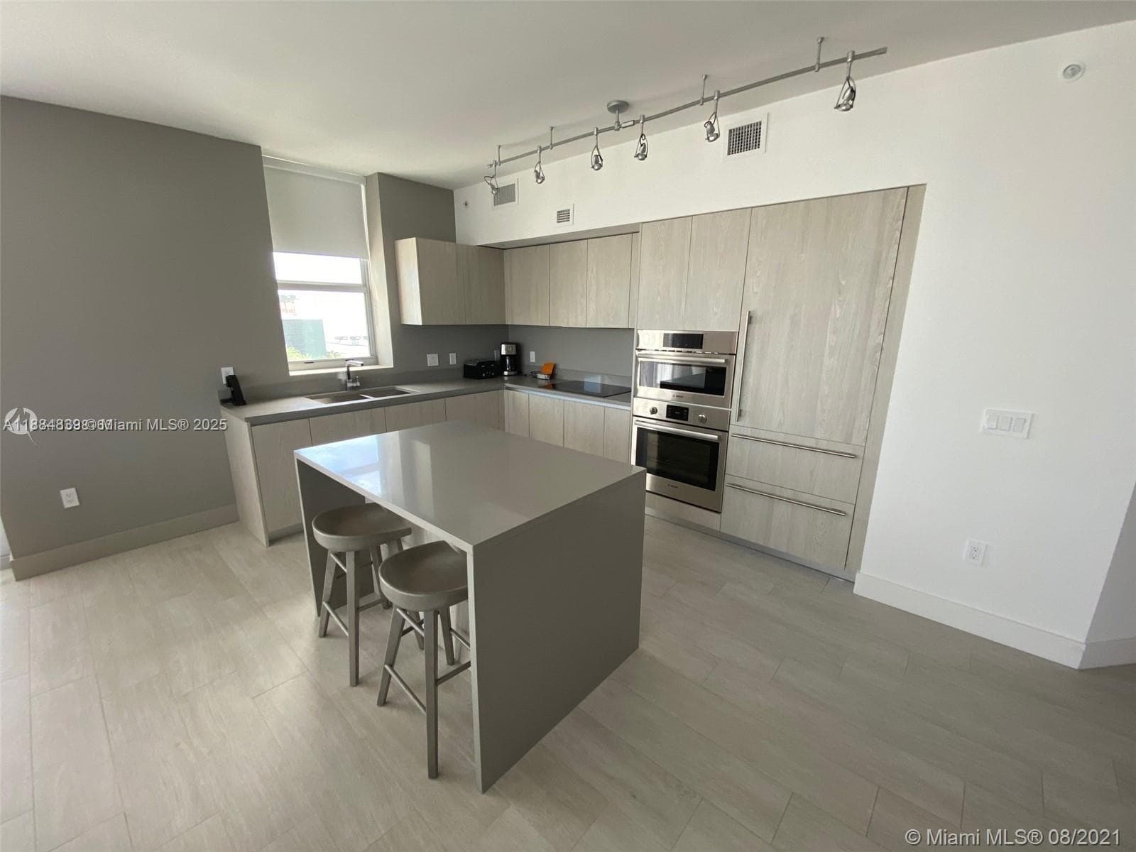 4010 Ocean Dr R401 photo 11
