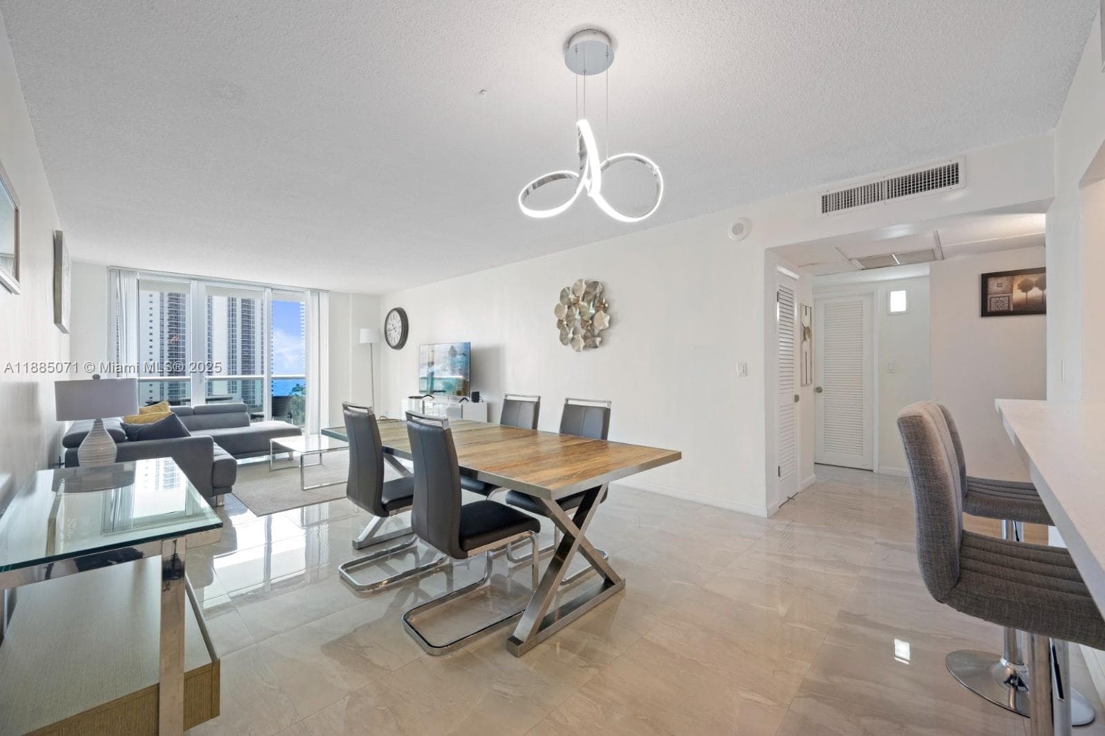19370 Collins Ave 1425 photo 6