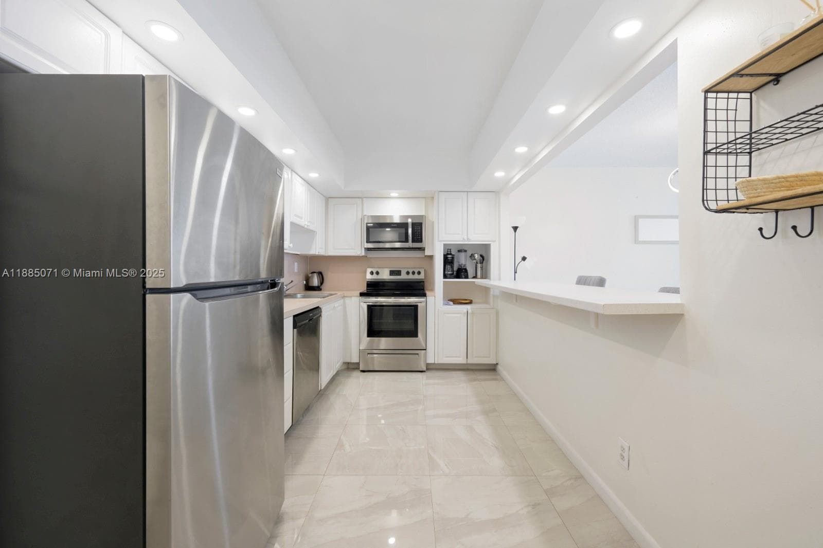 19370 Collins Ave 1425 photo 9