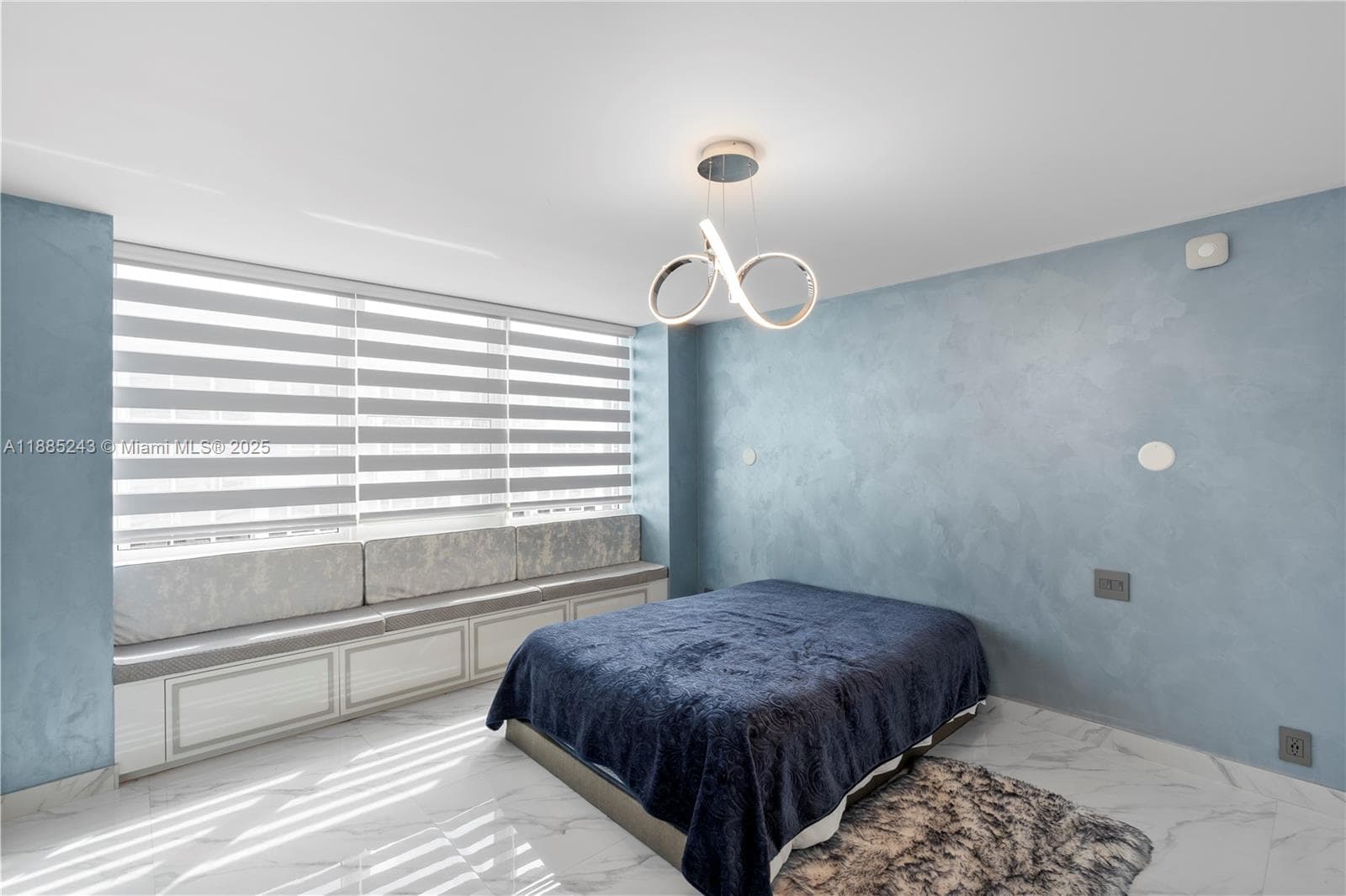 2030 Ocean Drive 2127 photo 17
