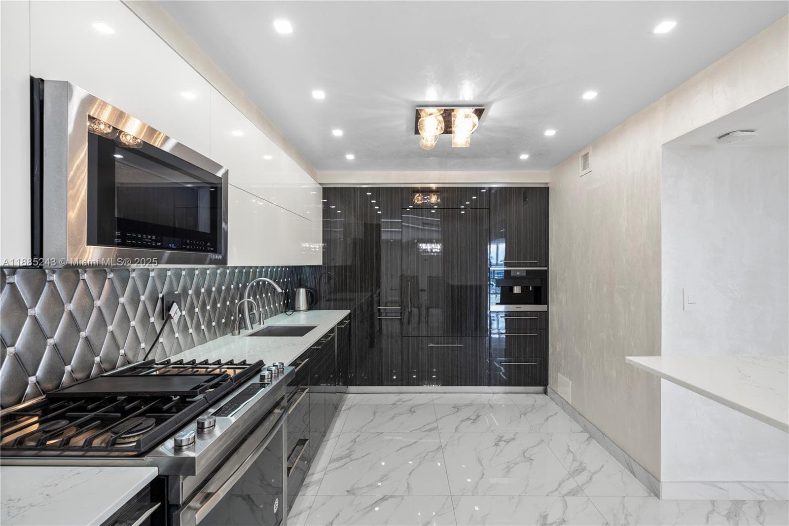 2030 Ocean Drive 2127 photo 9