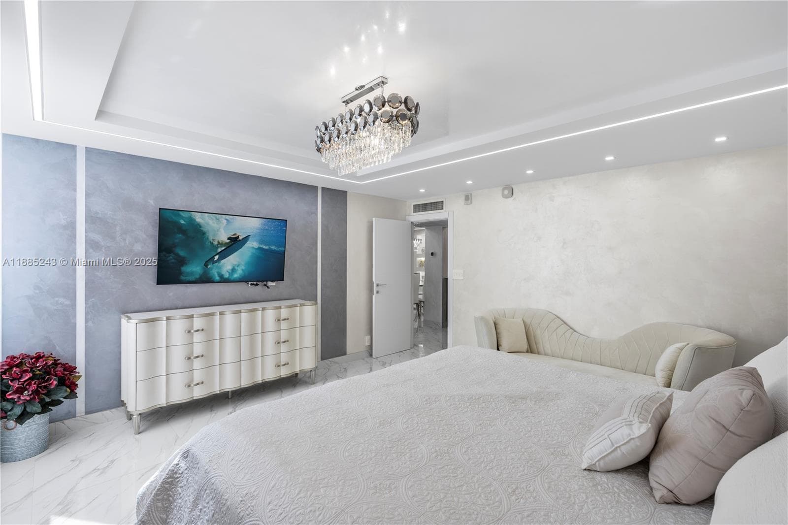 2030 Ocean Drive 2127 photo 14