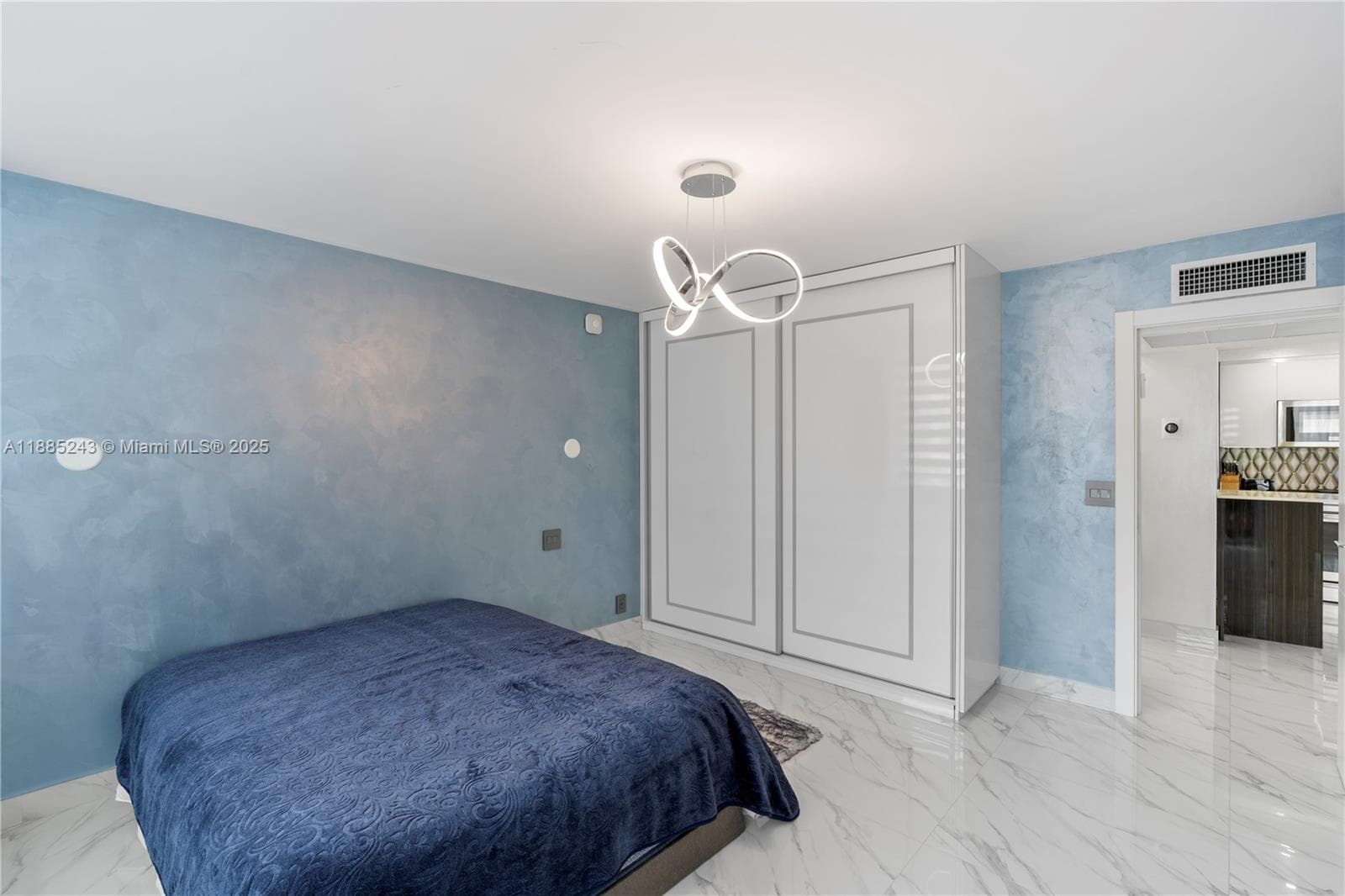 2030 Ocean Drive 2127 photo 18