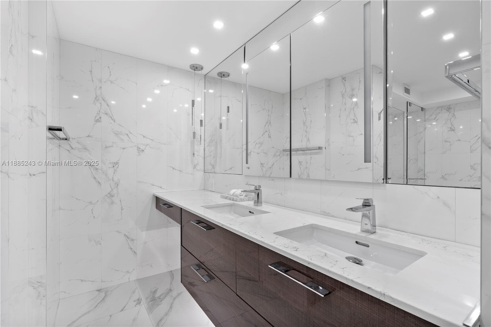 2030 Ocean Drive 2127 photo 15