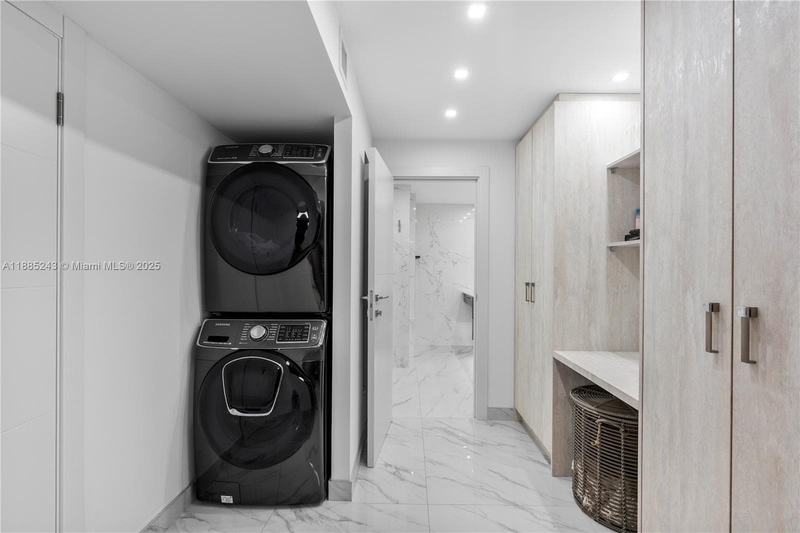 2030 Ocean Drive 2127 photo 19