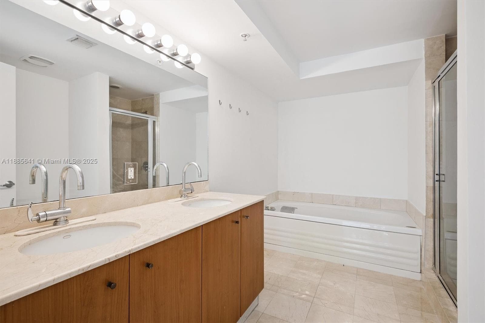 5970 Indian Creek Dr 302 photo 7