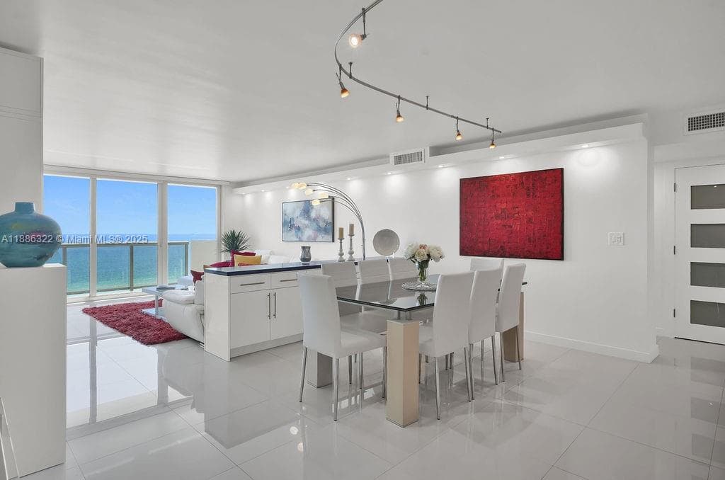6039 Collins Ave 1126 photo 5
