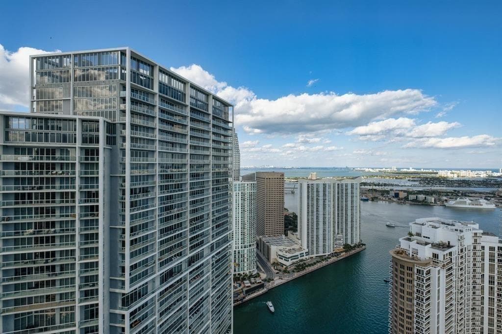 465 Brickell Avenue 2706 photo 2