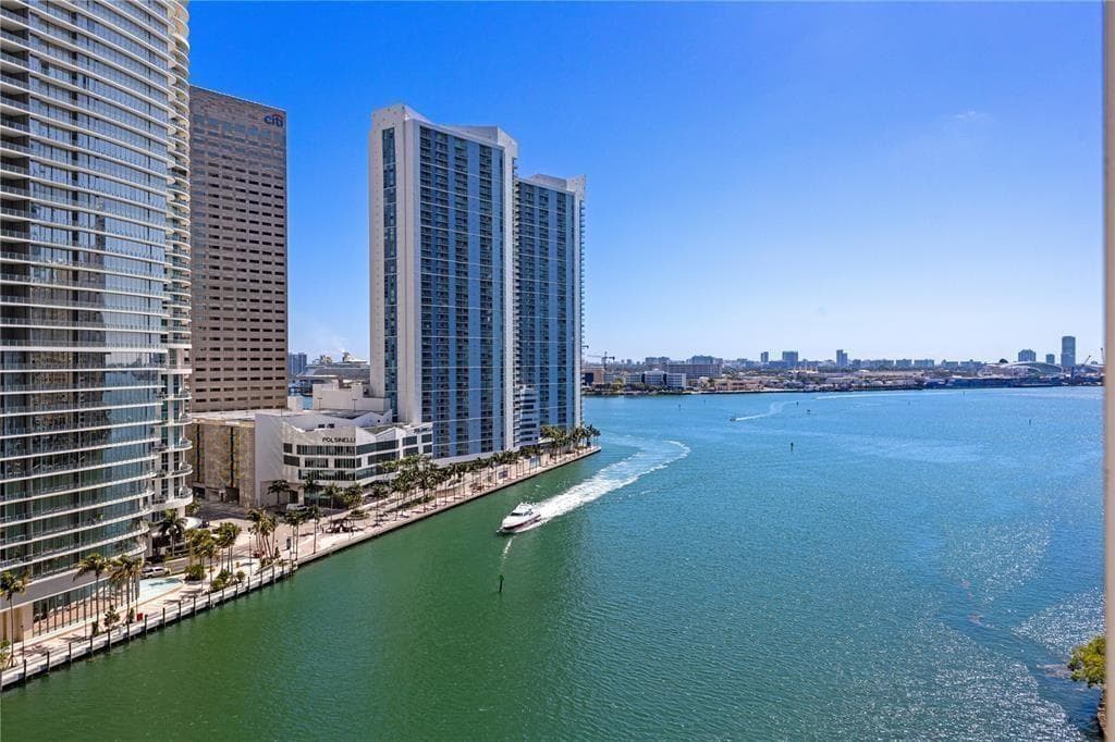 465 Brickell Avenue 2706 photo 3