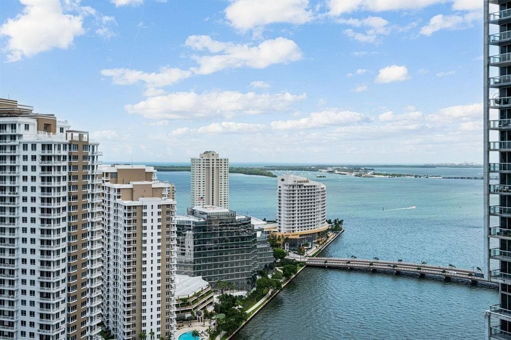 465 Brickell Avenue 2706 photo 4