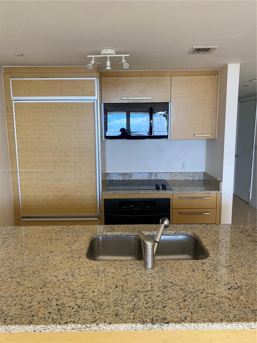 1800 Ocean Dr 2909 photo 13