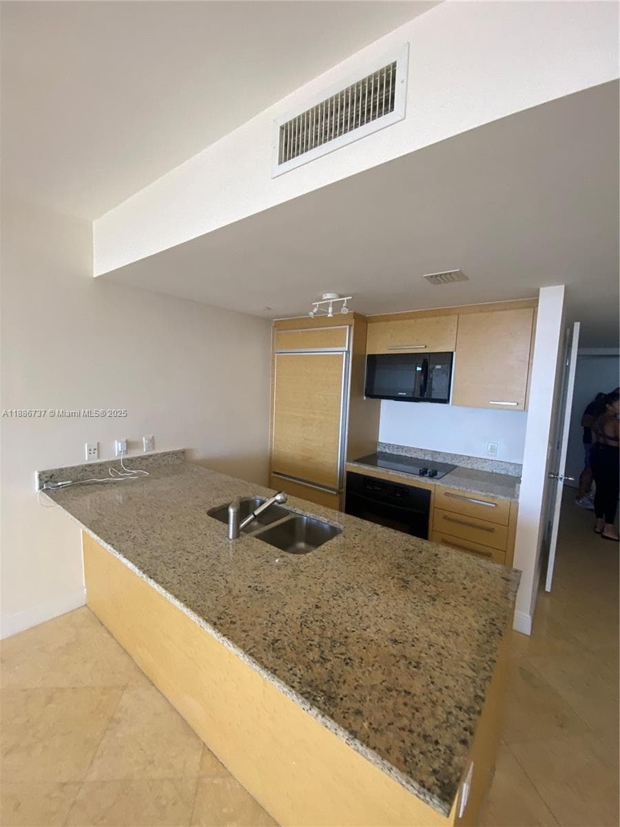 1800 Ocean Dr 2909 photo 12