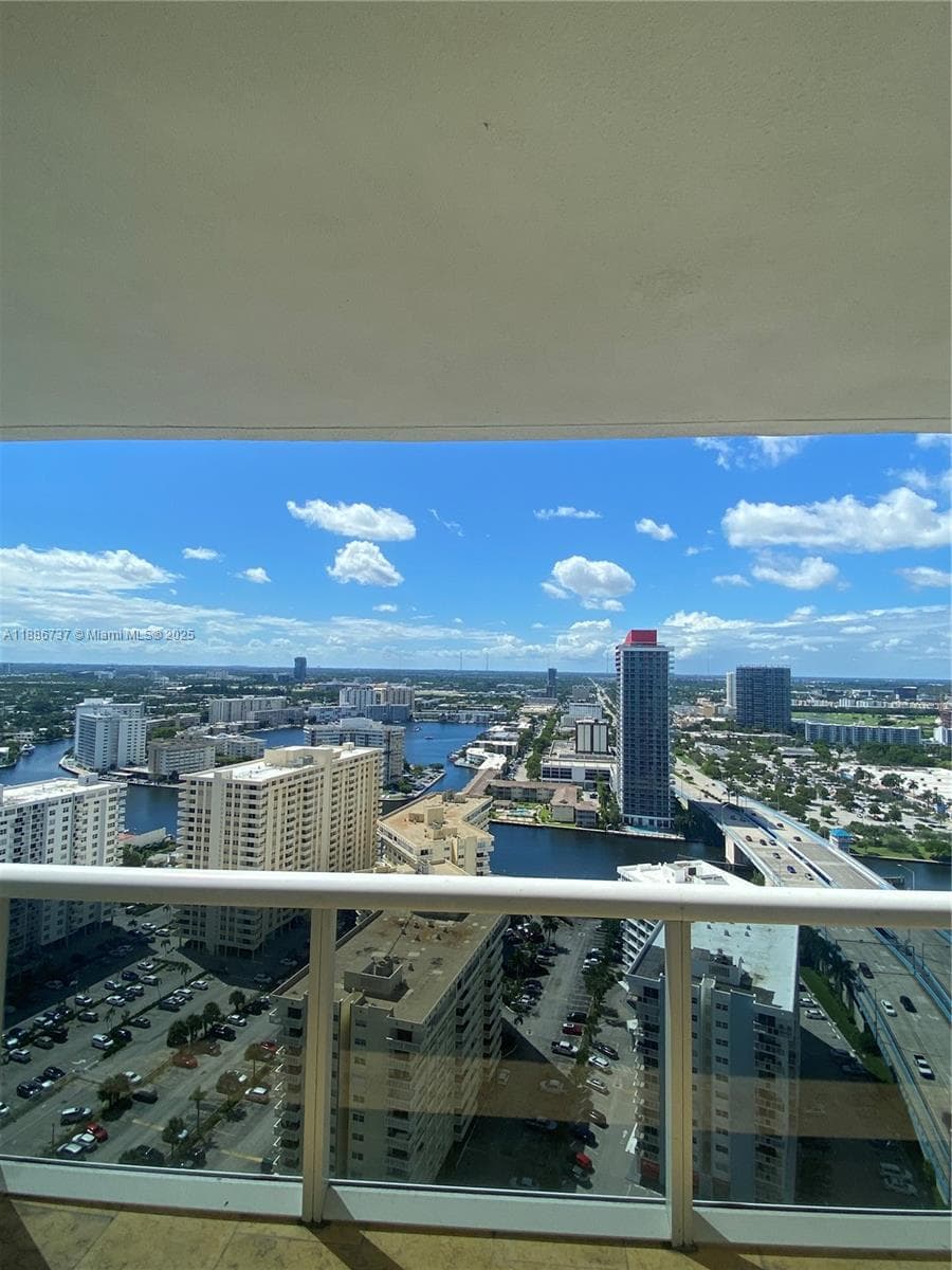 1800 Ocean Dr 1