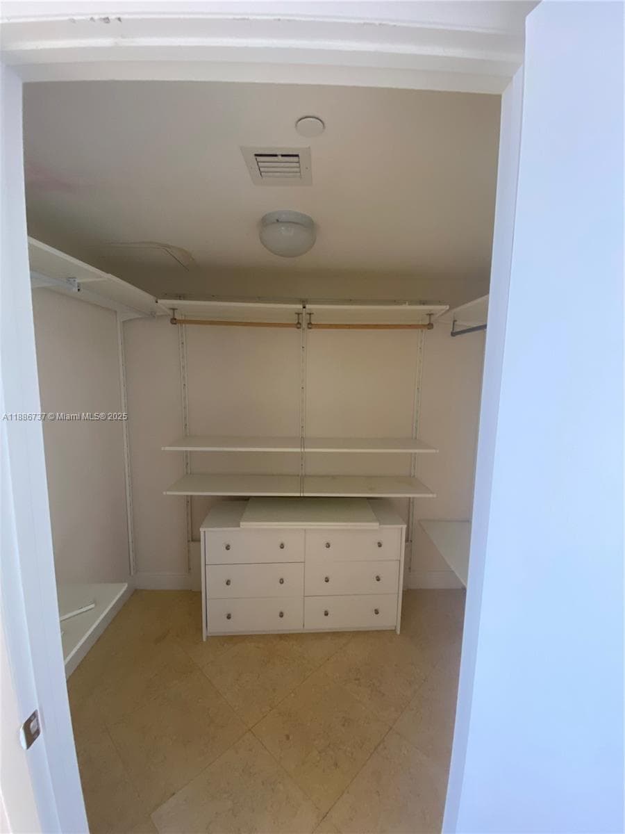 1800 Ocean Dr 2909 photo 9