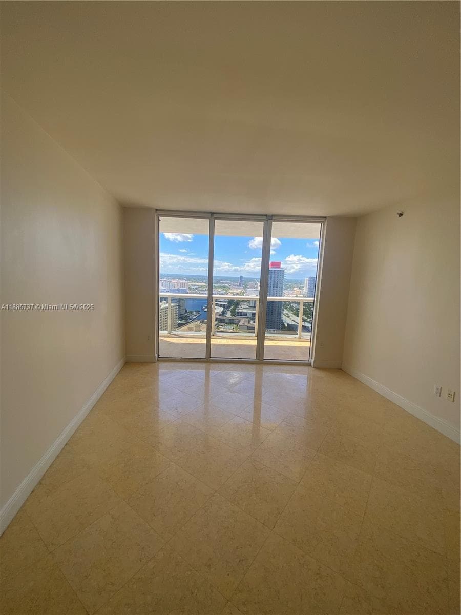 1800 Ocean Dr 2909 photo 10