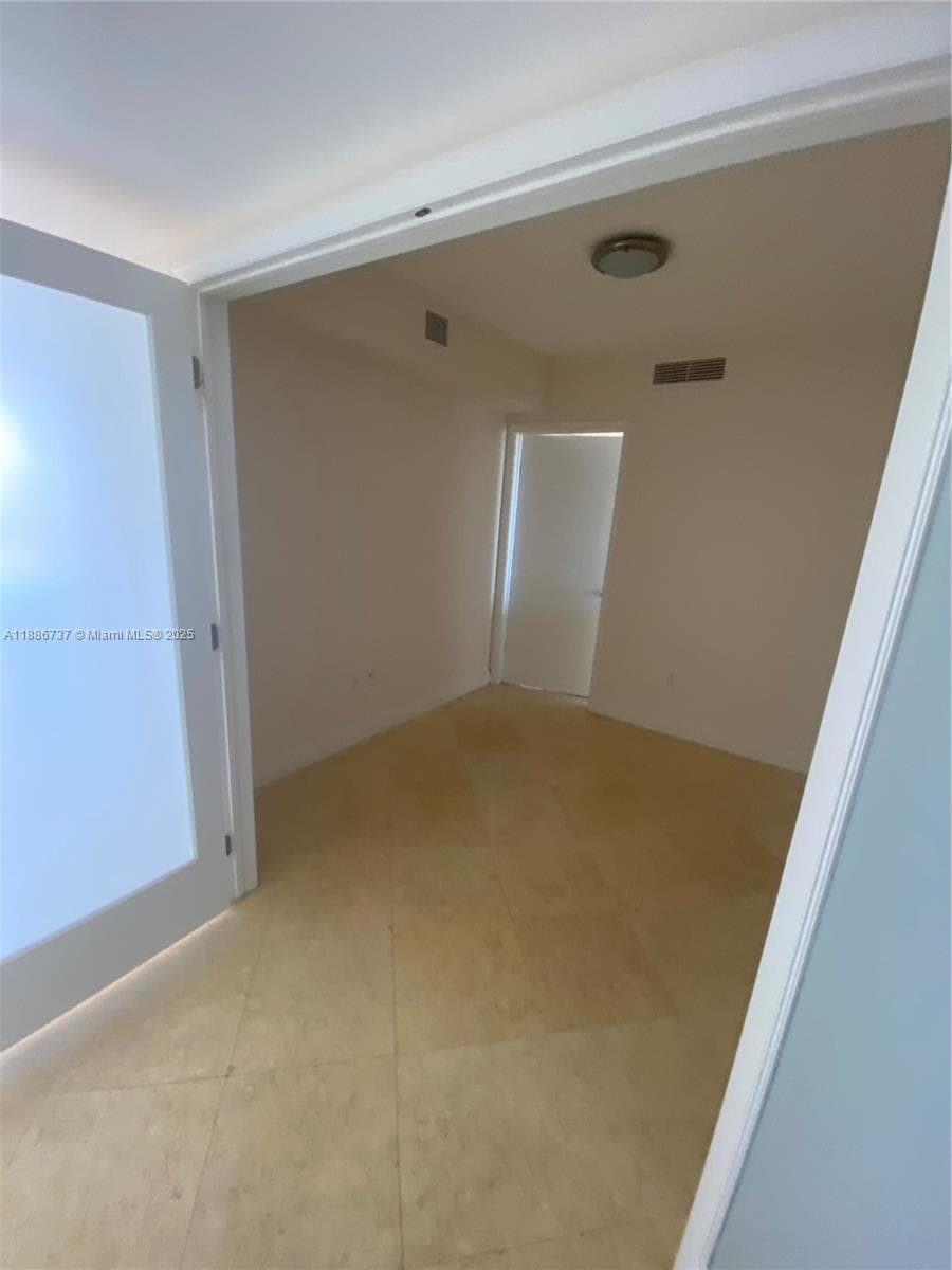 1800 Ocean Dr 4