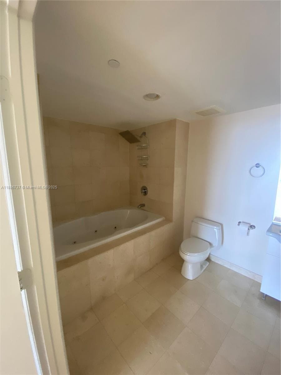 1800 Ocean Dr 2909 photo 8