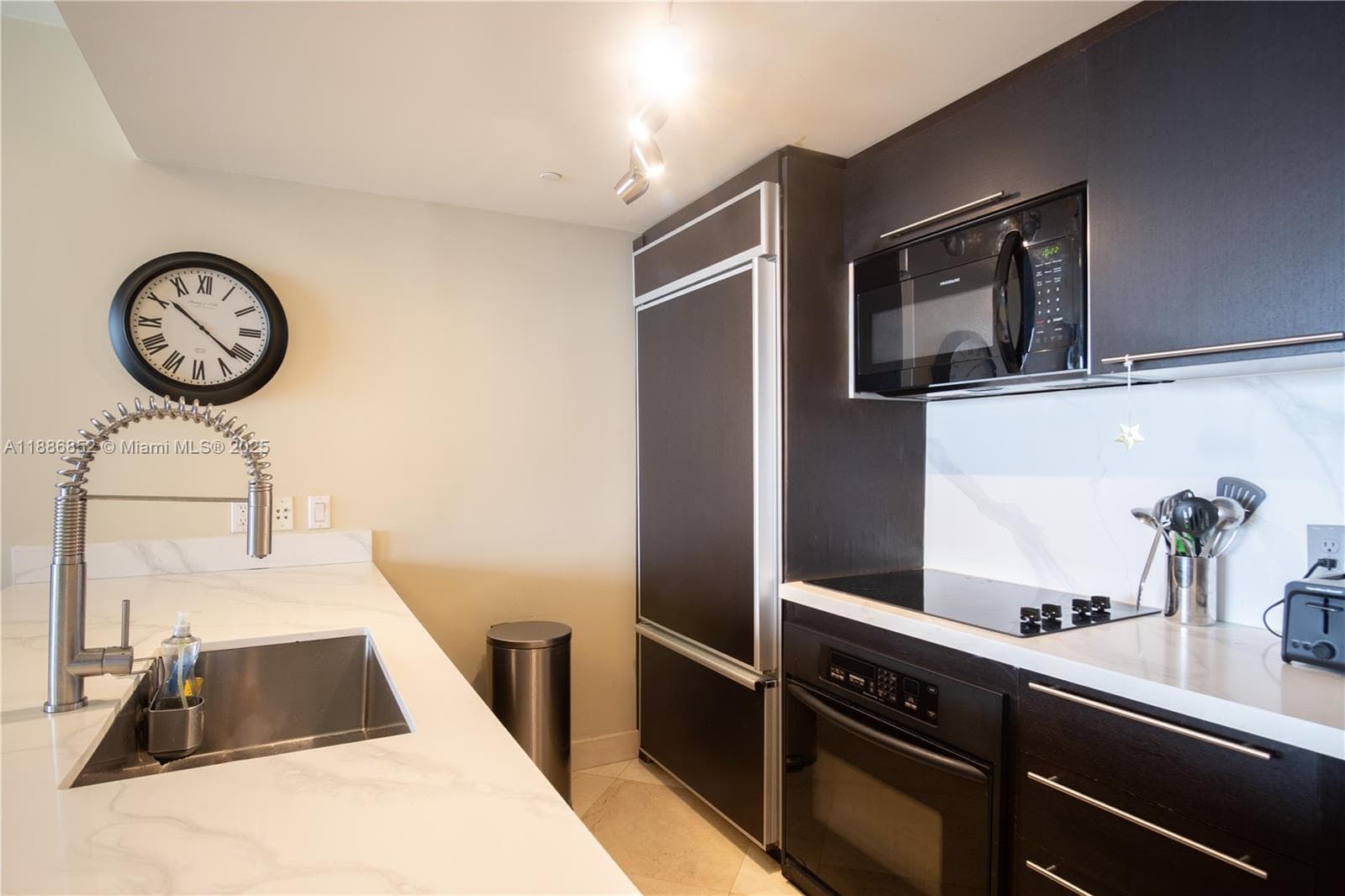 1850 OCEAN DR 3509 photo 7