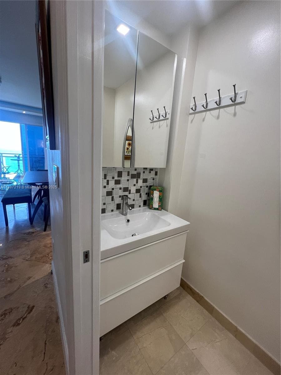 6917 Collins Ave PH09 photo 16