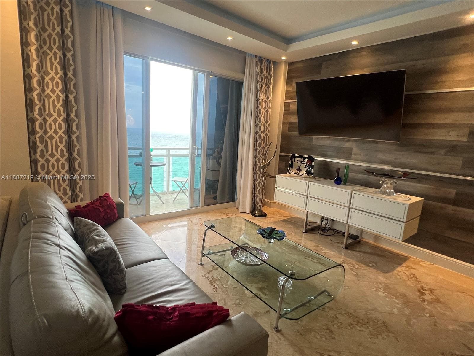 6917 Collins Ave PH09 photo 5