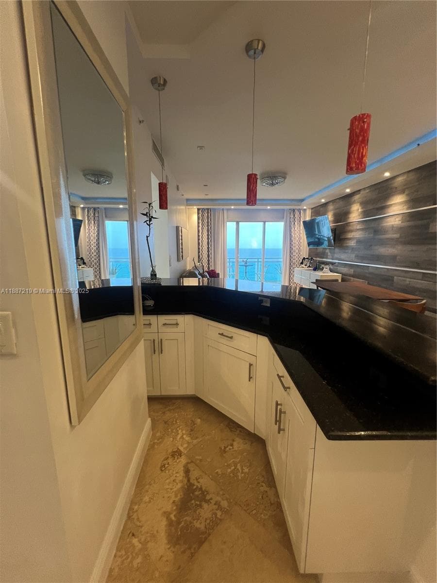 6917 Collins Ave PH09 photo 9