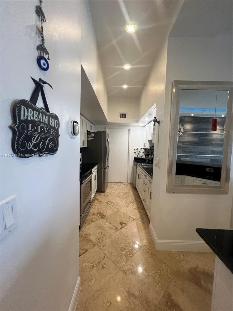 6917 Collins Ave PH09 photo 14