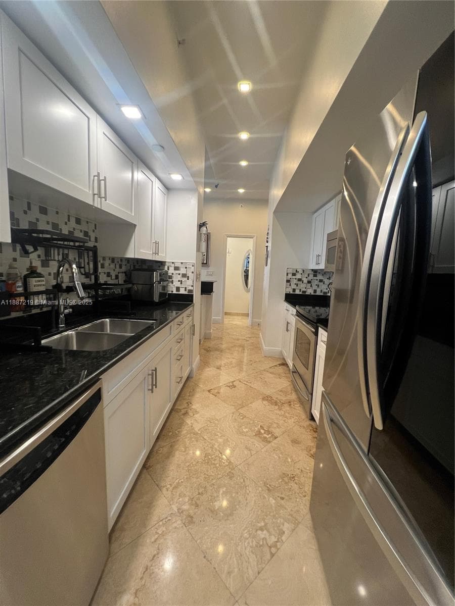 6917 Collins Ave PH09 photo 11