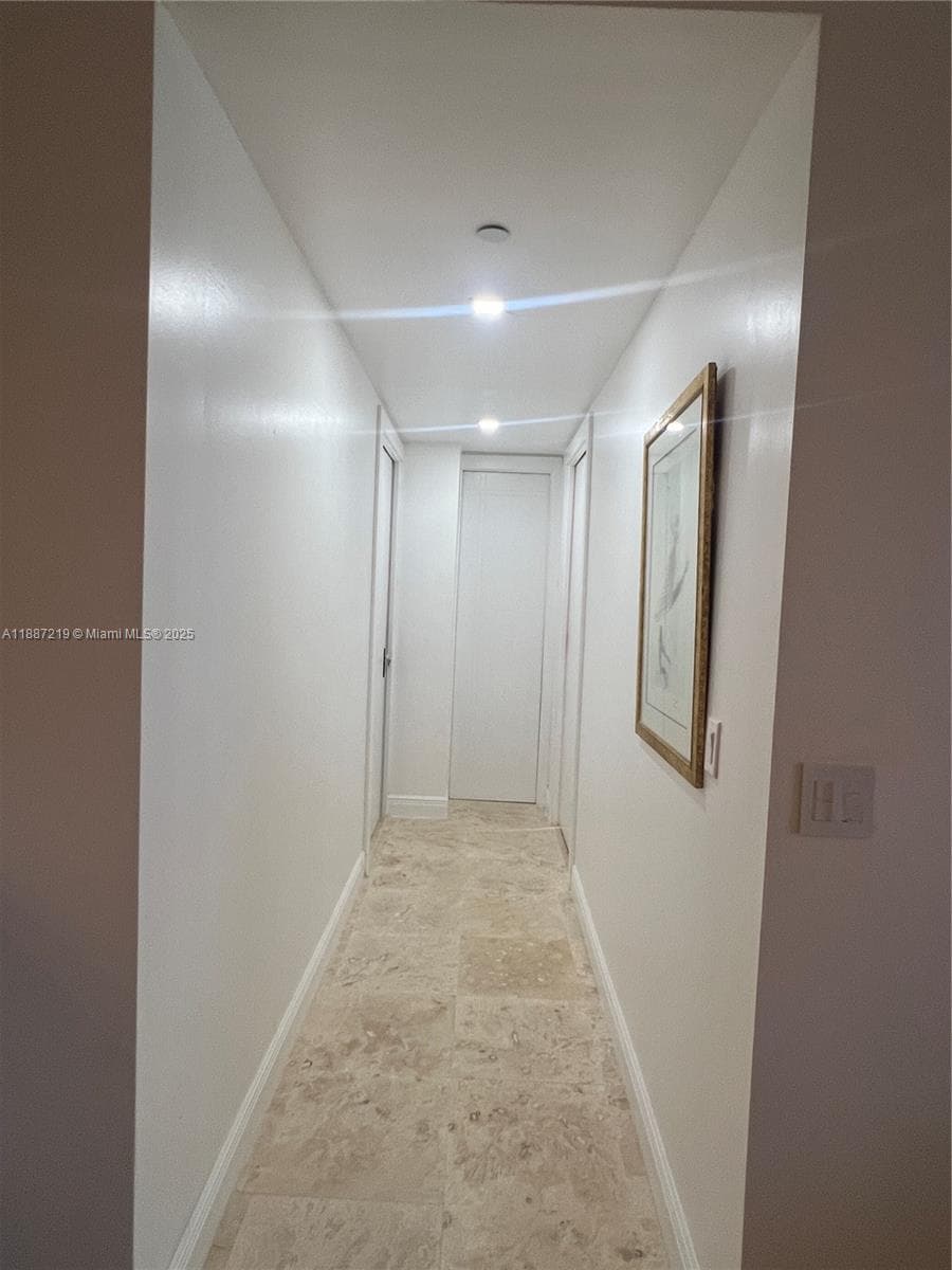 6917 Collins Ave PH09 photo 19