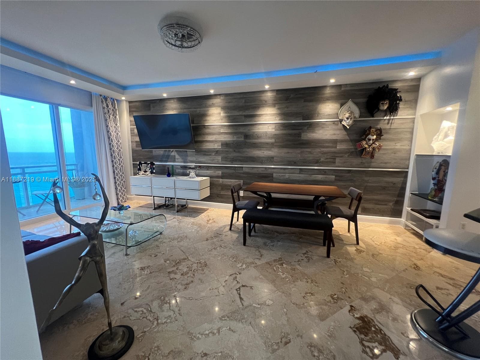 6917 Collins Ave PH09 photo 4