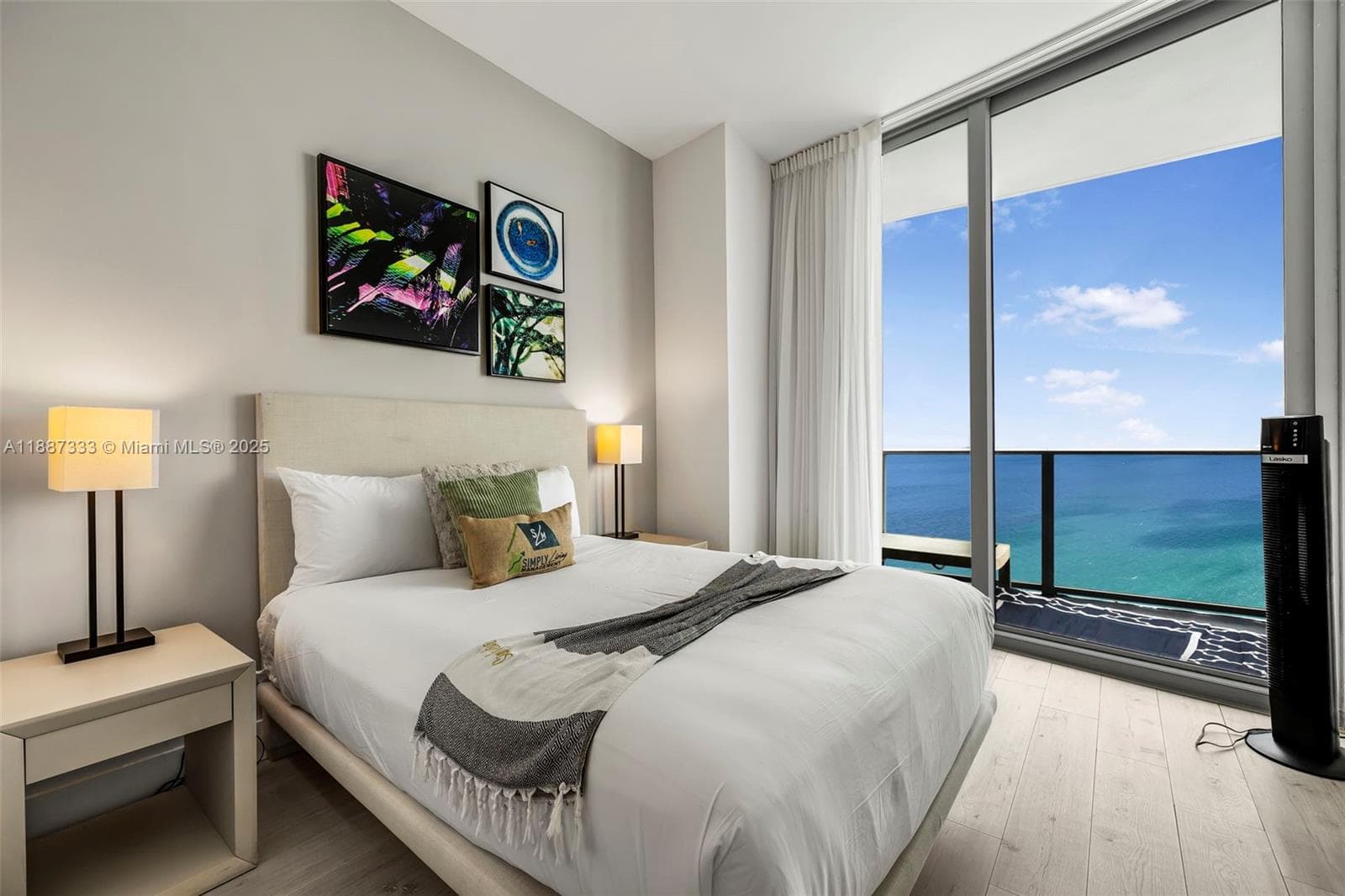 4111 Ocean Dr LPH1 photo 16