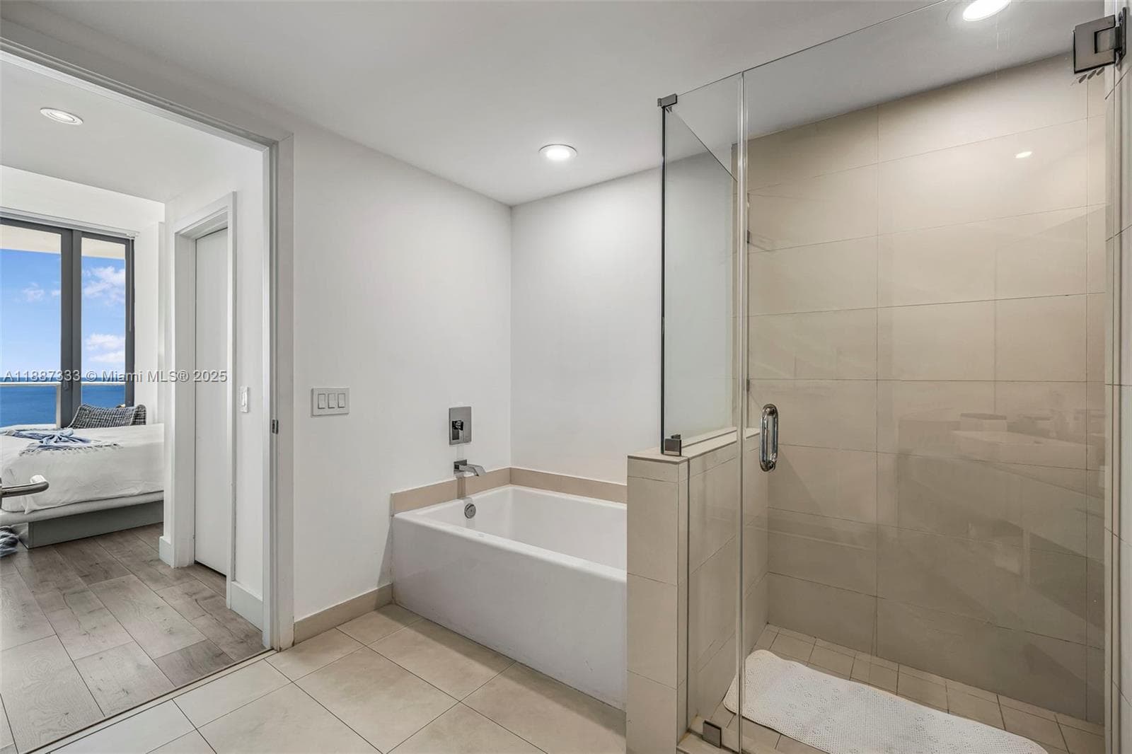 4111 Ocean Dr LPH1 photo 7