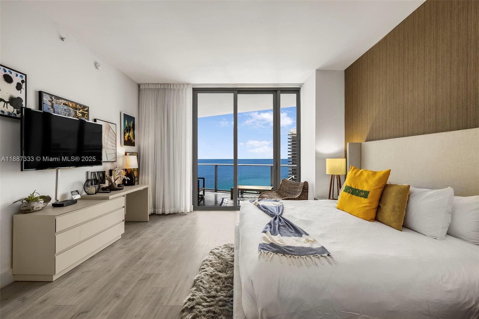 4111 Ocean Dr 5