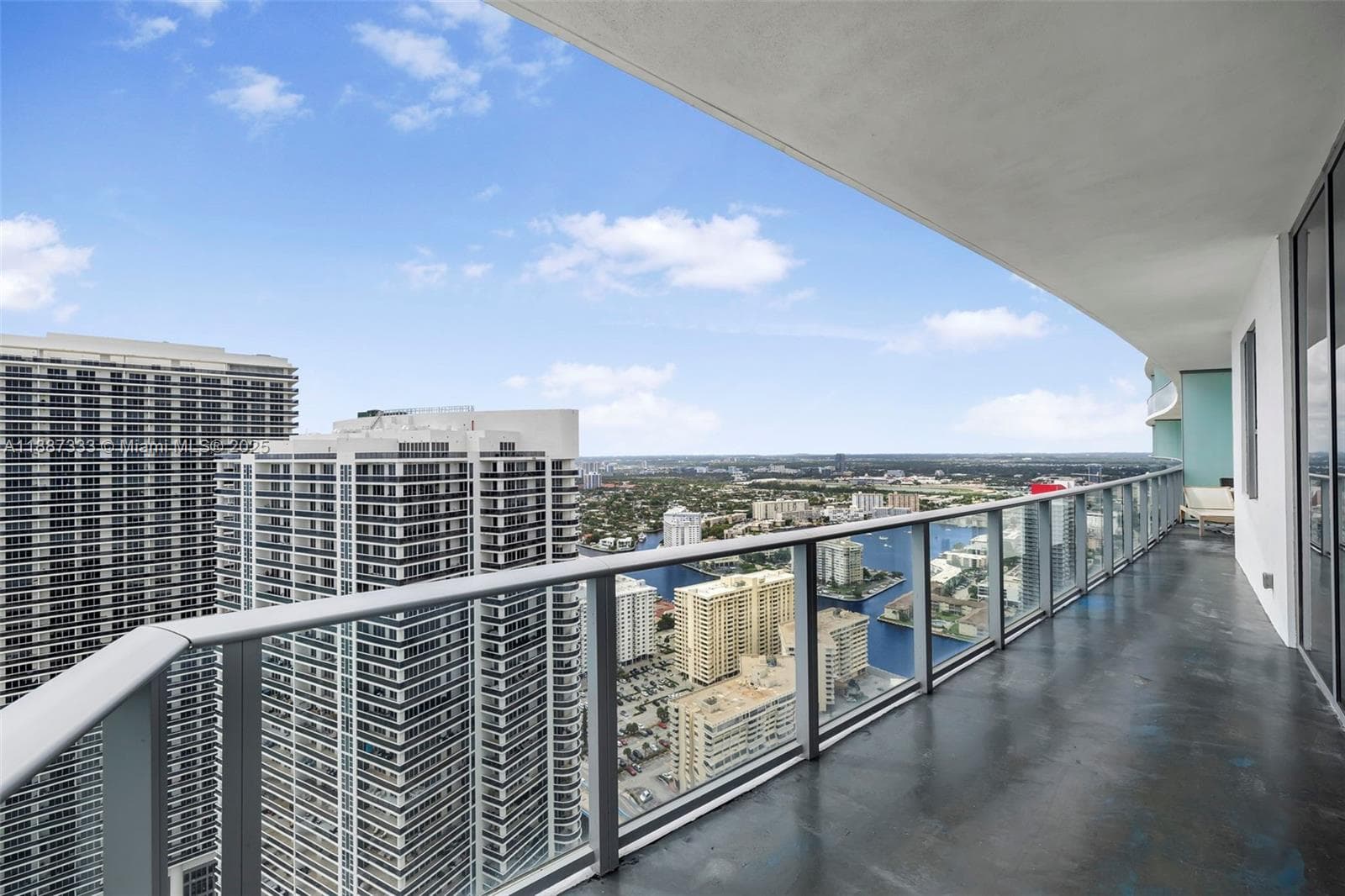 4111 Ocean Dr LPH1 photo 9