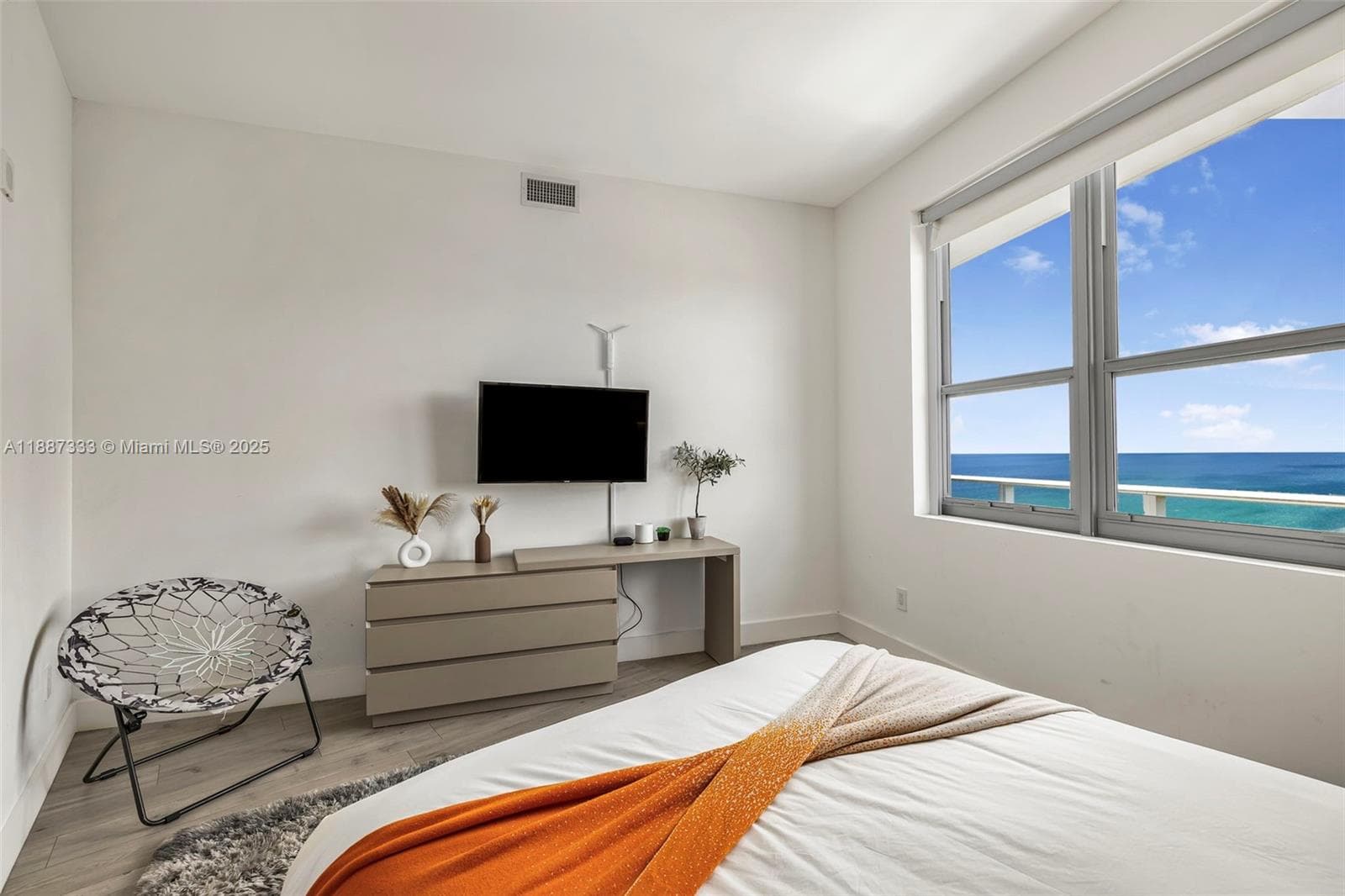 4111 Ocean Dr LPH1 photo 15