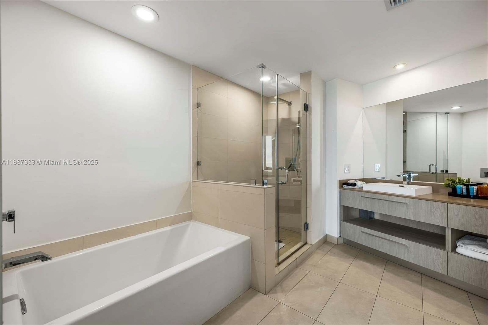 4111 Ocean Dr LPH1 photo 11