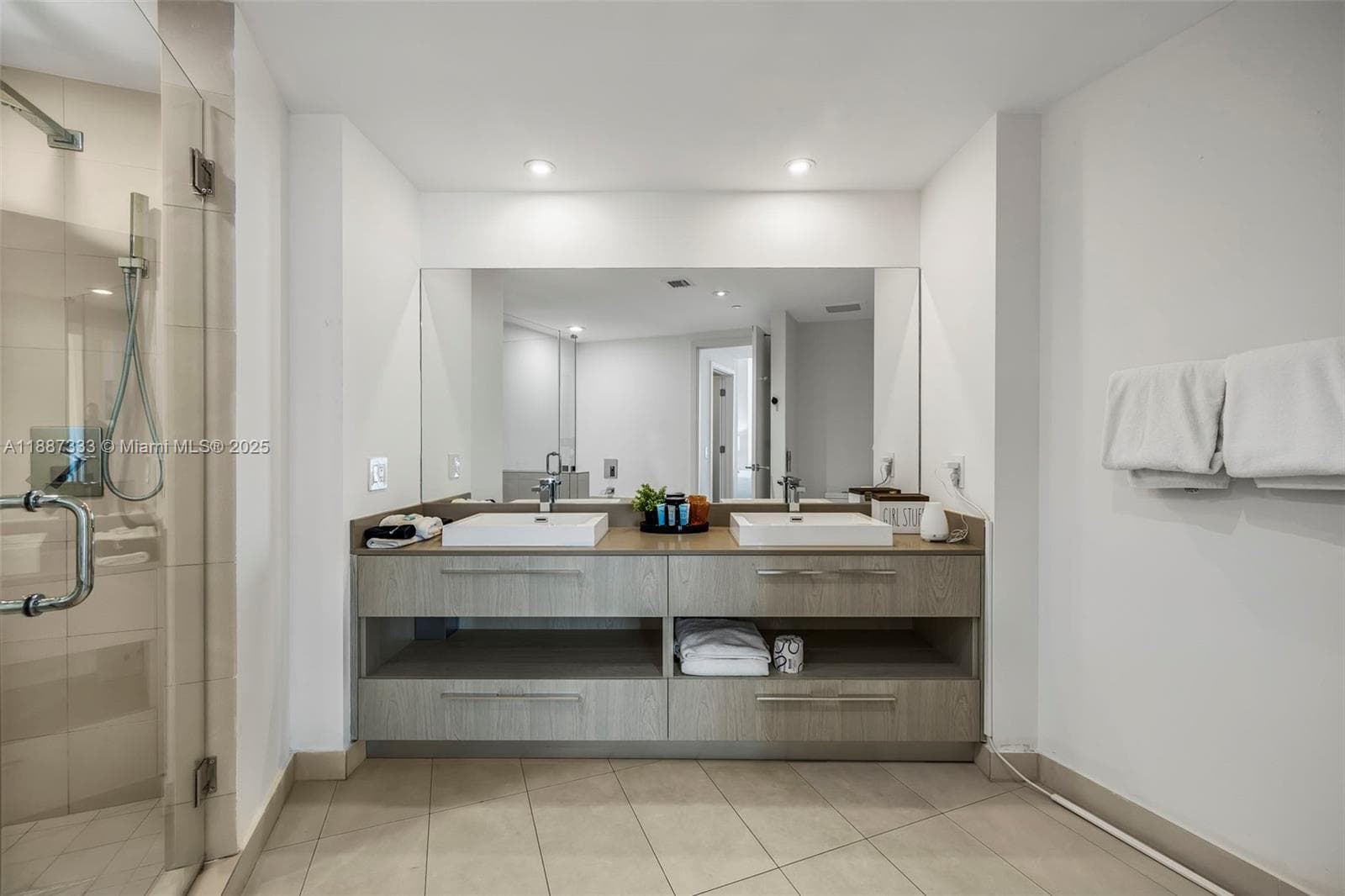 4111 Ocean Dr LPH1 photo 8