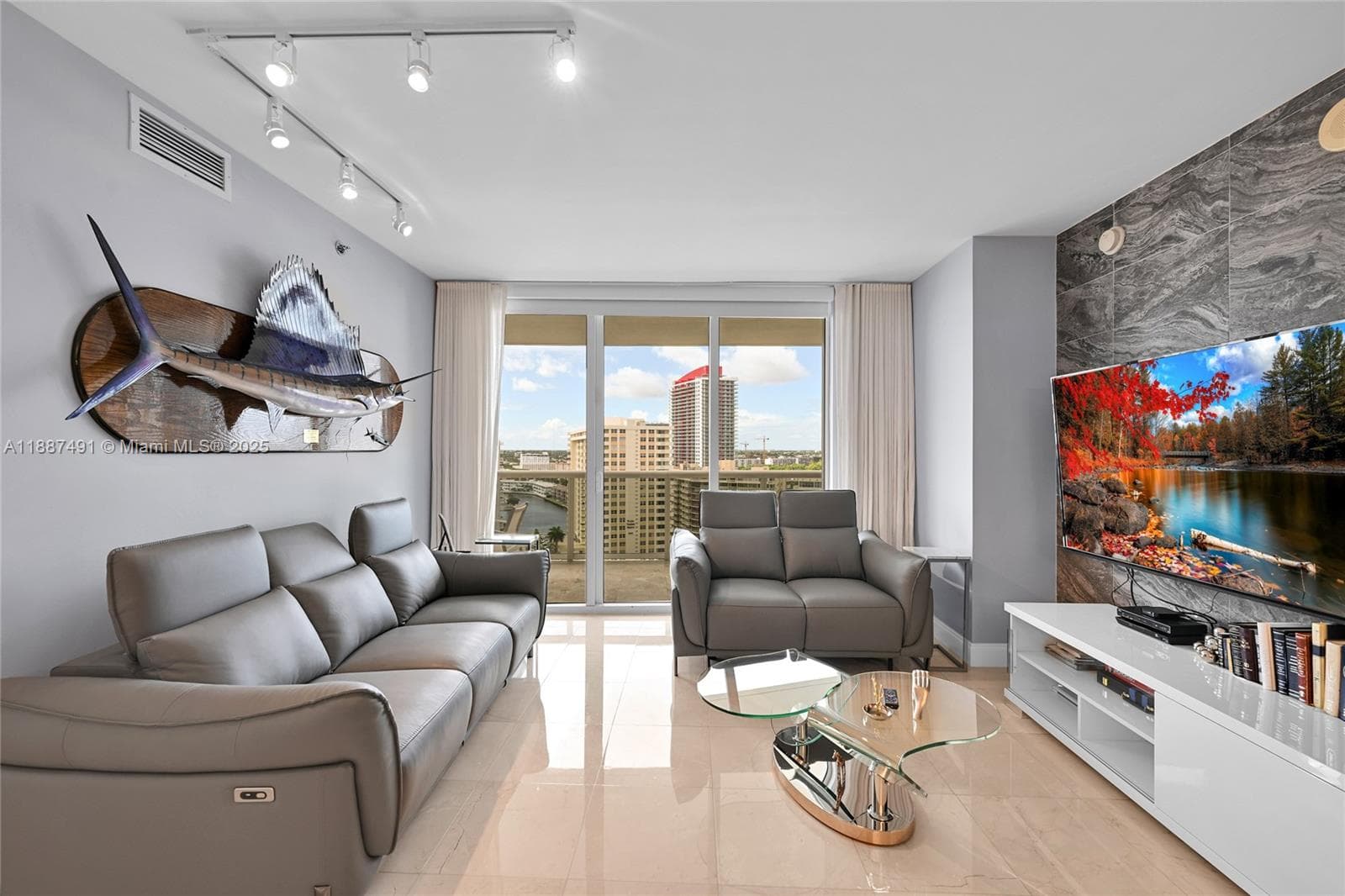 1850 OCEAN DR 2