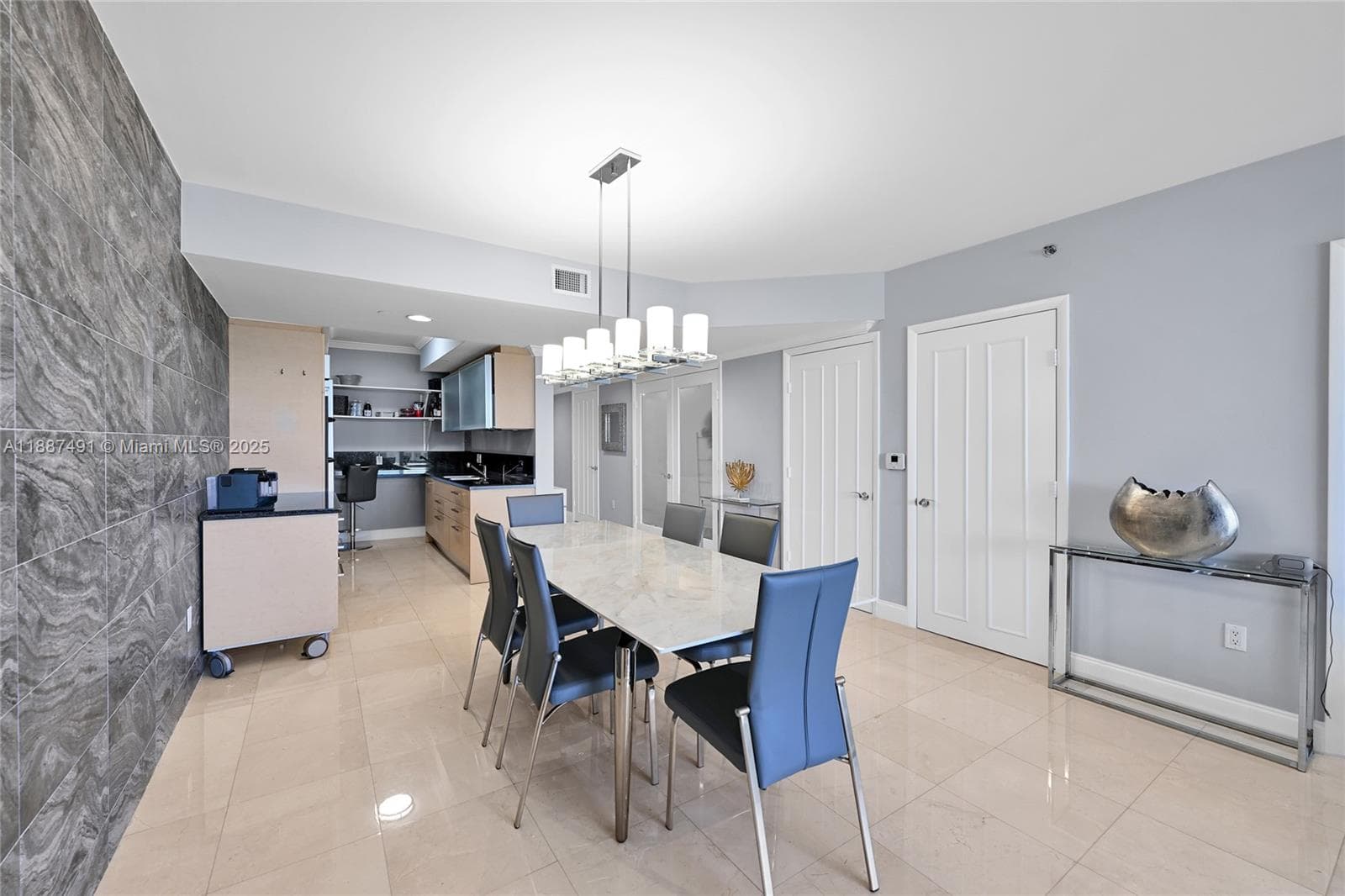 1850 OCEAN DR 1507 photo 6