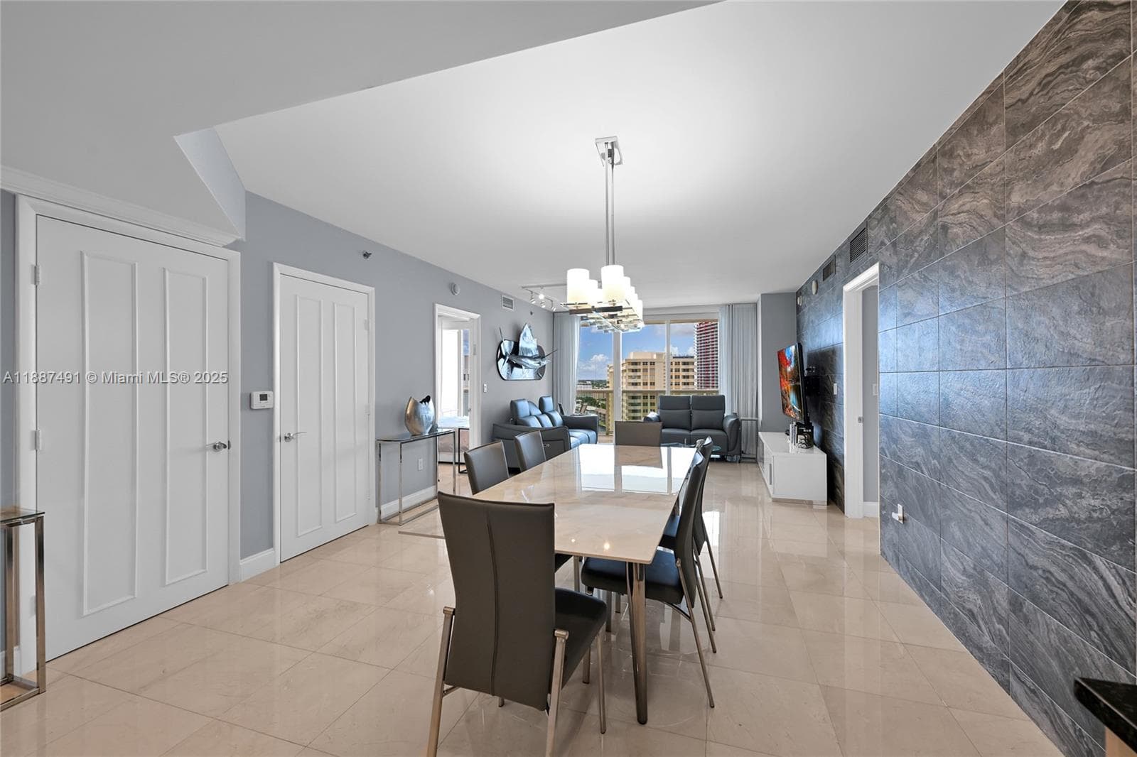 1850 OCEAN DR 3