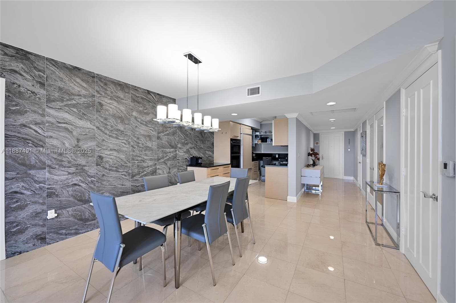 1850 OCEAN DR 1
