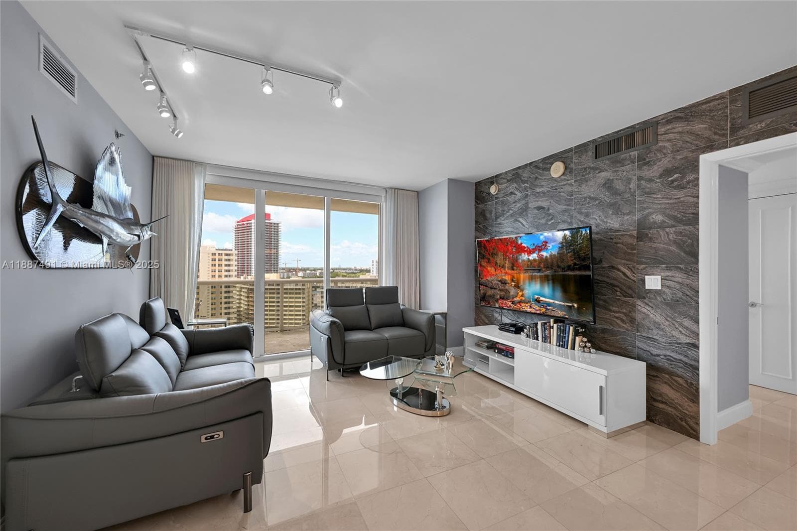 1850 OCEAN DR 5