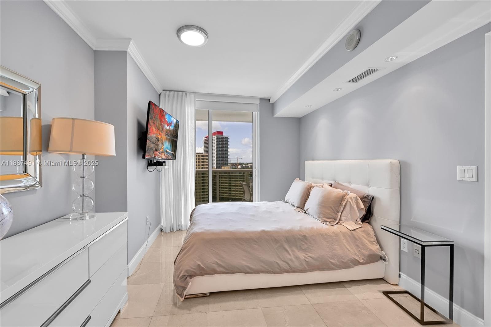 1850 OCEAN DR 1507 photo 14